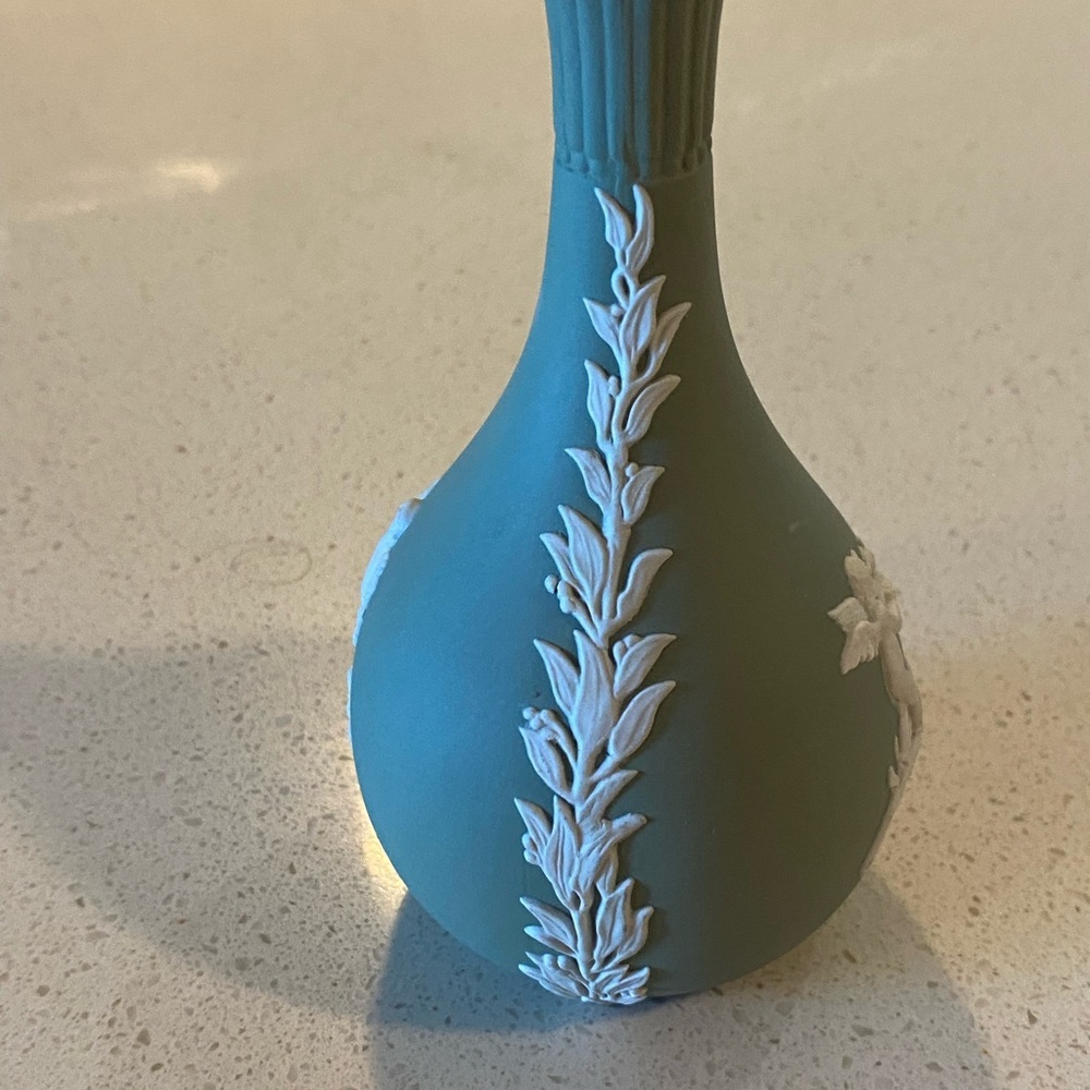 Vintage Wedgwood Jasperware bud Vase Sage Green has white floral & Cherub design - Picture 5 of 7